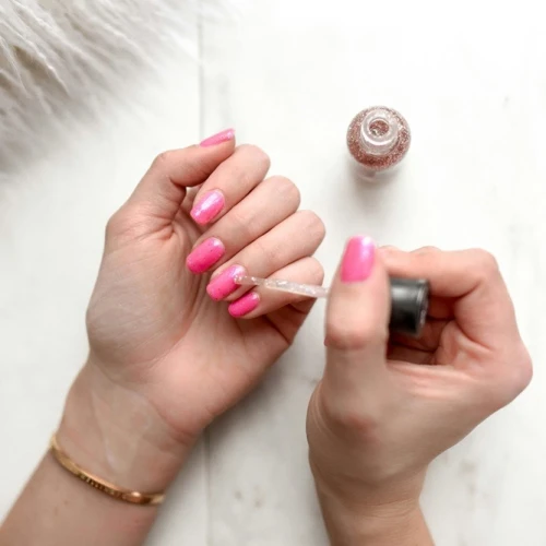 12 Ide Nail Art Pink yang Wajib Kamu Coba di Tahun Ini!
