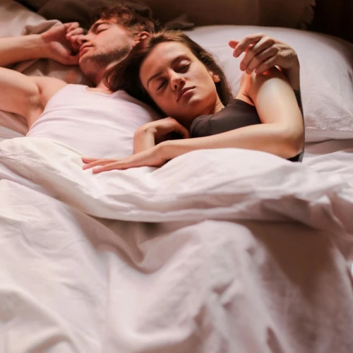 Sweet! Ucapkan 30 Kata-kata Manis Ini Kepada Pasanganmu Sebelum Tidur