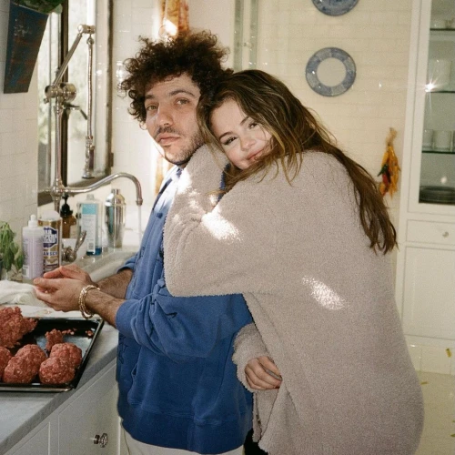 Rumor Pertunangan Selena Gomez dan Benny Blanco
