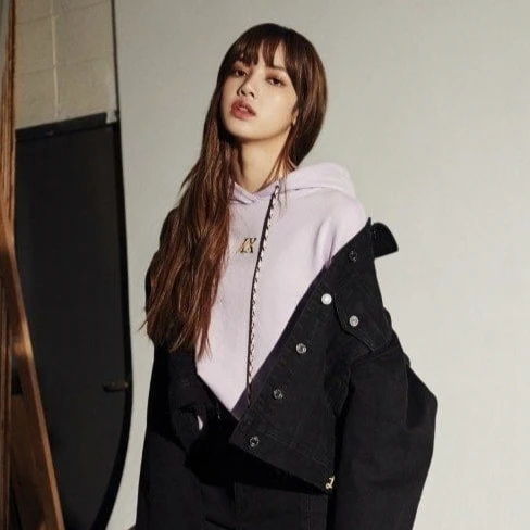 5 Tips Tetap Girly Saat Pakai Hoodie
