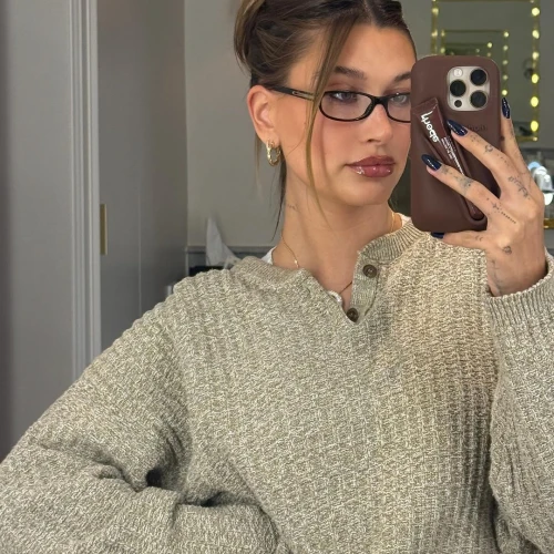 Intip Diamond Necklace Terbaru Milik Hailey Bieber
