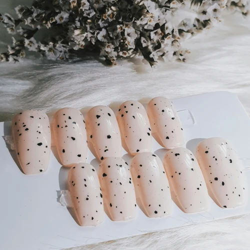 3 Alasan Kamu Harus Beralih ke Press-on Nails