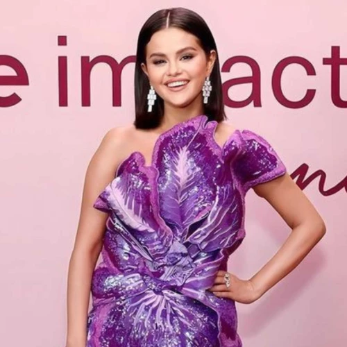 6 Inspirasi Gaun Malam yang Menawan ala Selena Gomez