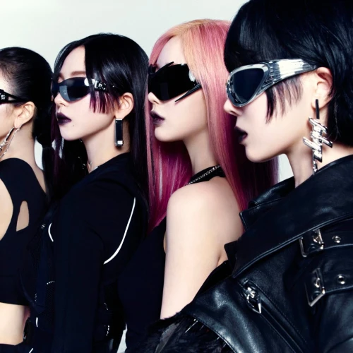 Aespa Tampil Menawan Dengan Makeup Bold dan Gaya Metalik Pada MV Terbaru “Whiplash”