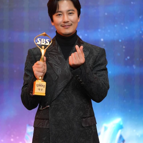 5 Film Korea Terbaik Kim Nam Gil yang Wajib Masuk Watch List