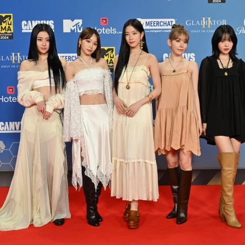 Tampil Memukau! Le Sserafim Bawakan Lagu "Crazy" di MTV EMA's 2024