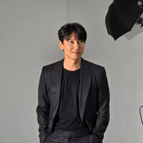6 Fakta Menarik Aktor Korea Kim Nam Gil yang Perlu Kamu Tahu