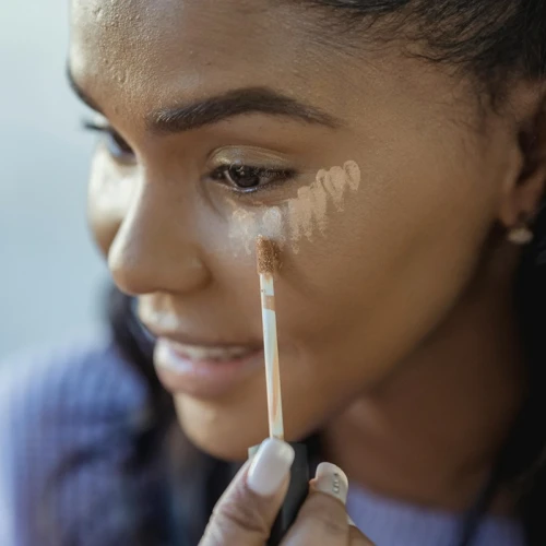 Bye-bye Mata Panda! Ini Cara Tepat Menggunakan Concealer di Bawah Mata