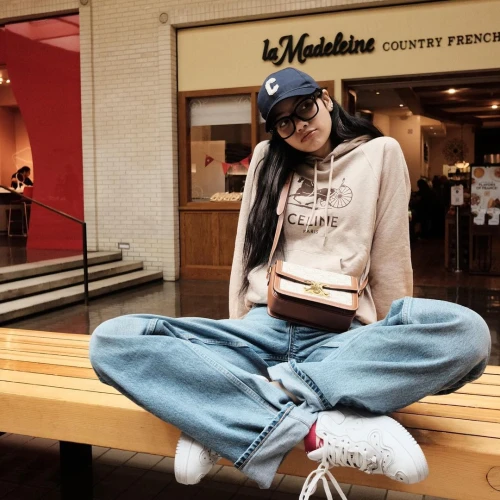 7 Tips Fashion Casual ala Lisa BLACKPINK