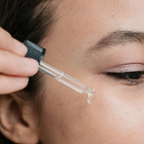 5 Kandungan Skincare Terbaik untuk Kulit Beruntusan