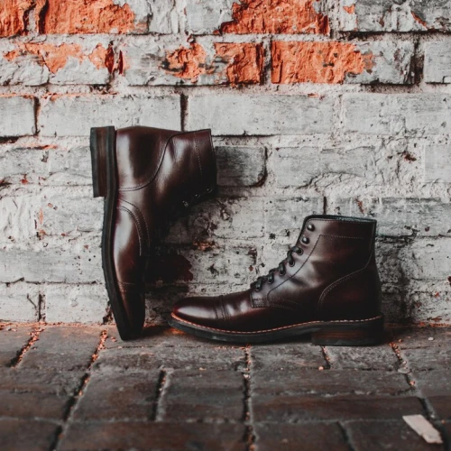 6 Cara Mudah Merawat Sepatu Kulit Agar Tak Cepat Rusak