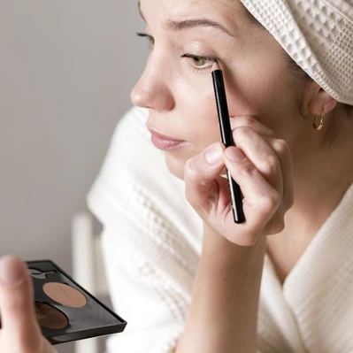 Simak Cara Agar Eyeliner Pensil Tidak Luntur