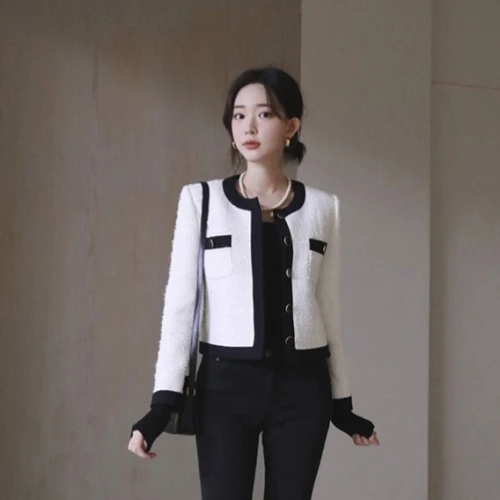 Classy Style: 7 Tips Padupadan Outfit Berbahan Tweed