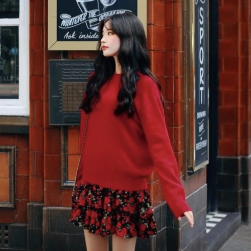 Red Elegance: 5 Tips Padupadan Outfit Merah yang Stylish