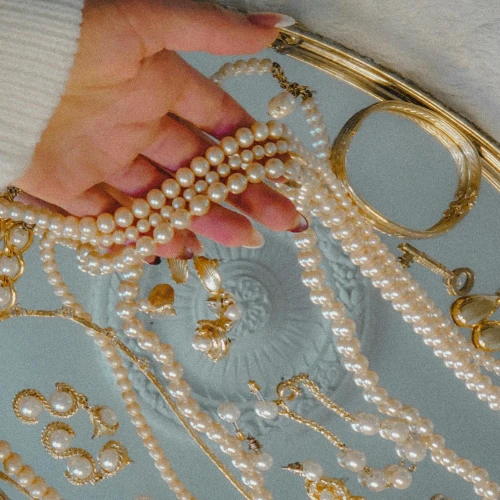 Gold atau Silver? Tentukan Aksesoris yang Cocok Untukmu!