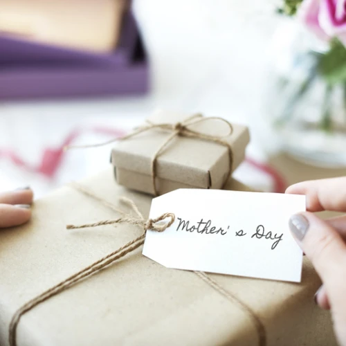 6 Rekomendasi Skincare untuk Hadiah Hari Ibu
