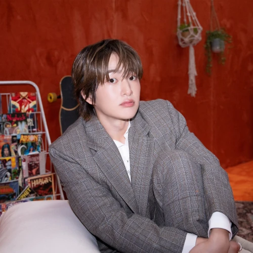 Onew Hadirkan Kejutan dengan Rilis Single “Manse” dan Akan Comeback Solo 2025