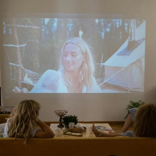 Deretan Series Untuk Binge-Watching Saat Liburan
