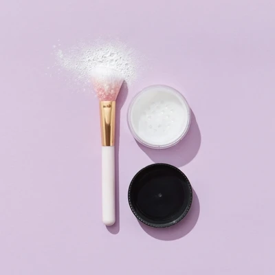 7 Rekomendasi Loose Powder Lokal Terbaik Pilihan Cosmo!