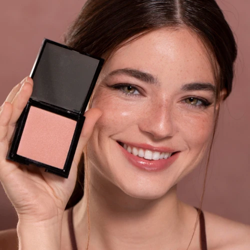 Rekomendasi 6 Highlighter Lokal Terbaik Pilihan Cosmo!