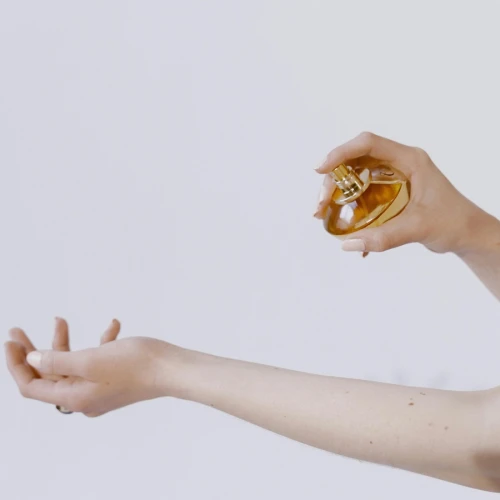 Kenali Teknik Maserasi Parfum Tepat Agar Parfum Tahan Seharian!