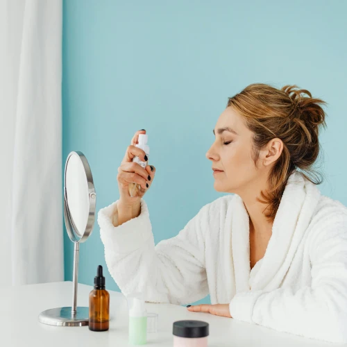 Cara Tepat Pakai Setting Spray agar Makeup Lebih Tahan Lama