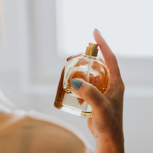 Ketahui 5 Penyebab Parfum Tidak Bertahan Lama Saat Dipakai!