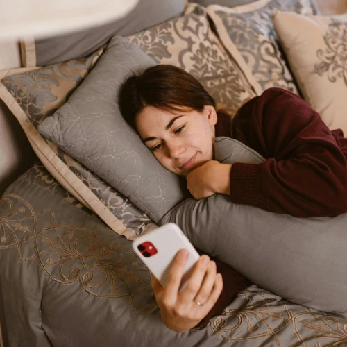 5 Tanda Laki-laki Serius Menjalani Long Distance Relationship (LDR)!