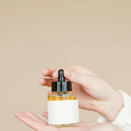 Mengenal 5 Manfaat Face Oil untuk Kulit Kering