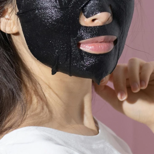 5 Alasan Kamu Harus Coba Masker Eksfoliasi Charcoal!