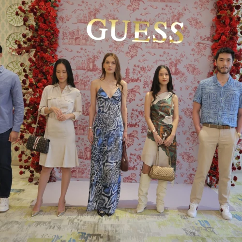 Sambut Imlek, GUESS Presentasikan Koleksi Terbaru! Dari Busana hingga Aksesori