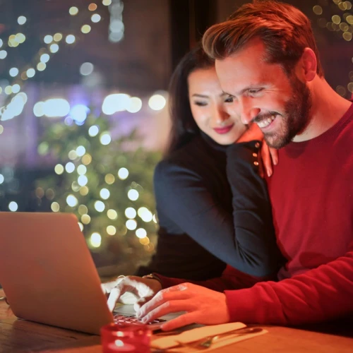 50 Kata-kata Penyemangat Romantis Untuk Kamu Sampaikan ke Pasangan!