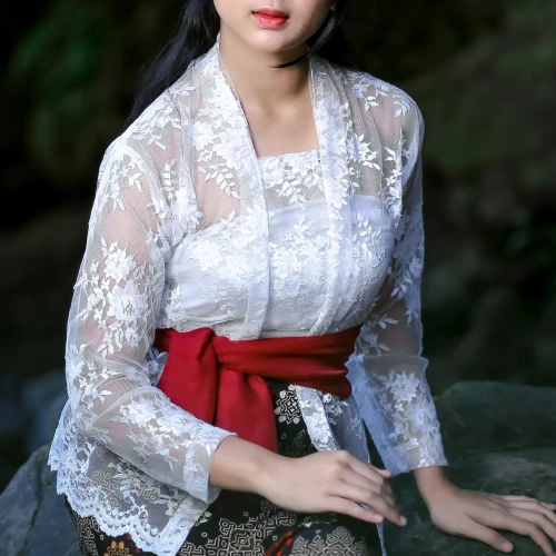 5 Tips Merawat Kebaya yang Tepat