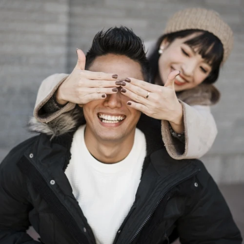 Ketahui Ciri Pria Humoris yang Cocok Dijadikan Pasangan