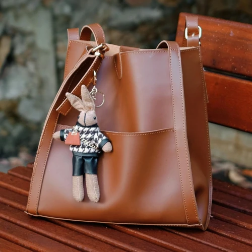 5 Cara Merawat dan Membersihkan Bag Charm