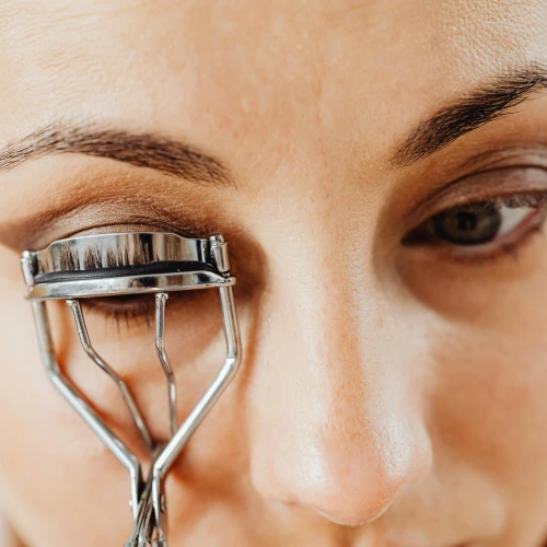 Tips Memilih Eyelash Curler agar Bulu Mata Lentik Maksimal