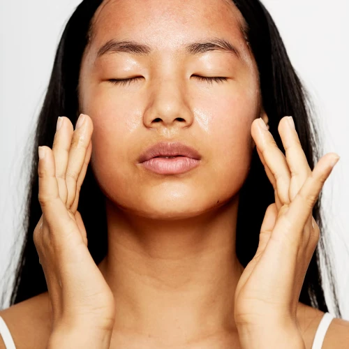 Niacinamide dan Retinol Adalah Kunci Untuk Kulit yang Lebih Bersih dan Cerah