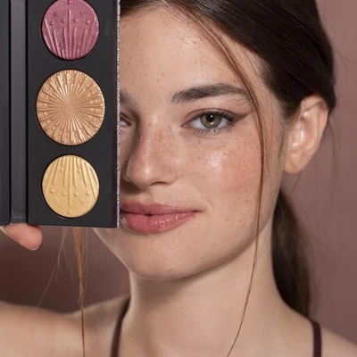 Ketahui Perbedaan Highlighter Cair dan Powder