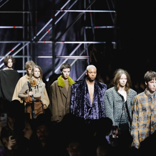Tren Warna dari Moscow Fashion Week, dari Pink hingga Kombinasi Warna yang Fierce