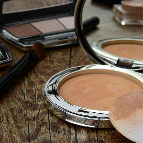 Compact Powder Vs Loose Powder? Mana Yang Sesuai Dengan Kebutuhan Kamu?