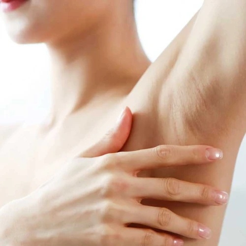 Ini Cara Menghilangkan Chicken Skin Menurut Dermatologis!