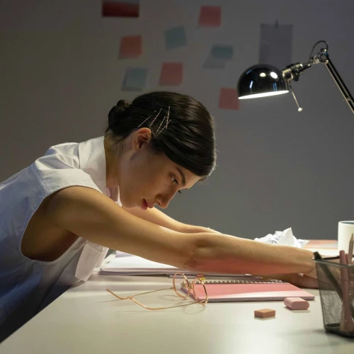 Badan Sakit karena Terlalu Lama Duduk di Kantor? Ini Tipsnya!