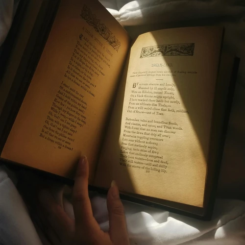 Deretan Buku yang Cocok Dibaca Sebelum Tidur