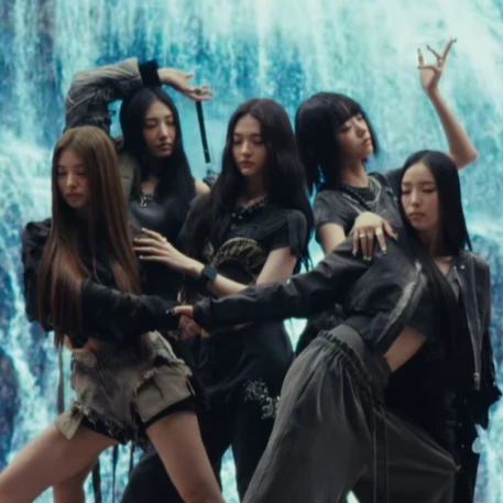 Serba-serbi Comeback MEOVV dengan ‘Hands Up’