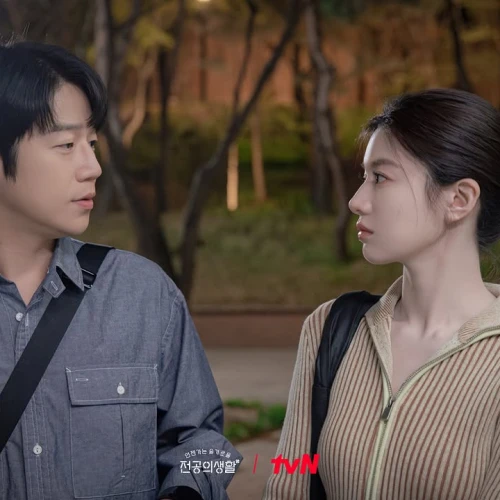 Deretan Lawan Main Aktris Go Youn Jung yang Mencuri Perhatian!