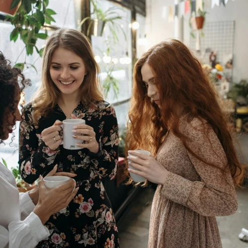 5 Zodiak Ini Dikenal Paling Friendly! Apakah Kamu Salah Satunya?