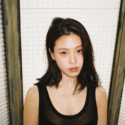 Effortlessly Beautiful! Simak 6 Gaya Makeup Cantik Ala Go Min Si