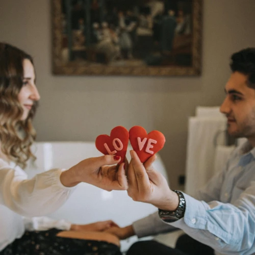 Soft Launch, Hard Feelings: Pacaran di Era Digital