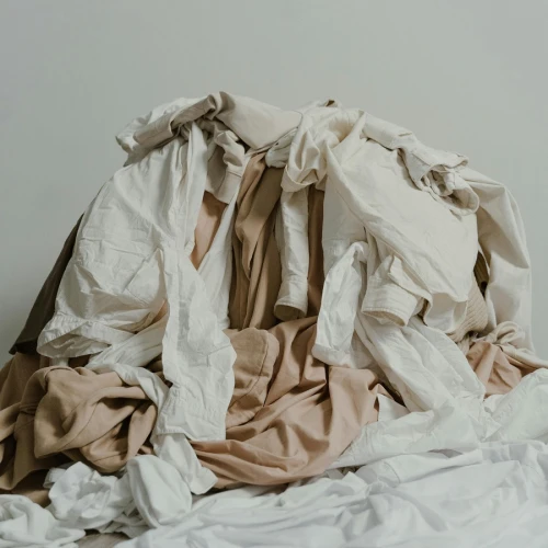 Jangan Tertukar, Ini Perbedaan Warna Broken White dan Putih Tulang!