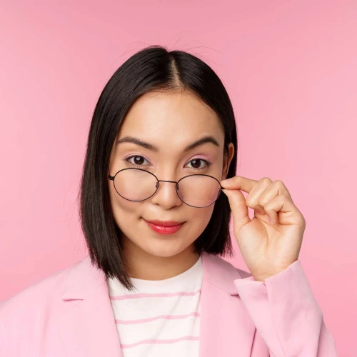 Cara Bikin Makeup Tetap On Meski Pakai Kacamata